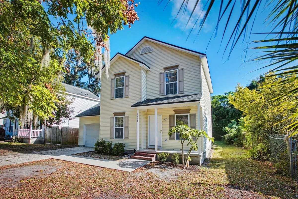 1217 Clock St #1 - Photo 3 of 32