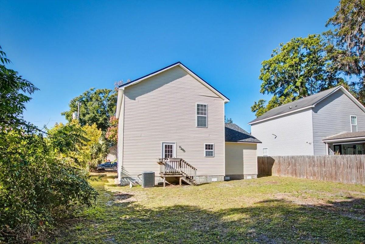 1217 Clock St #1 - Photo 6 of 32