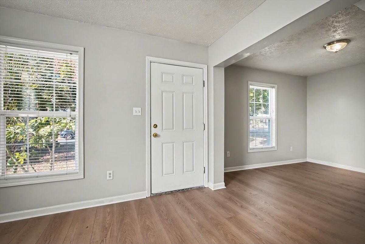 1217 Clock St #1 - Photo 7 of 32