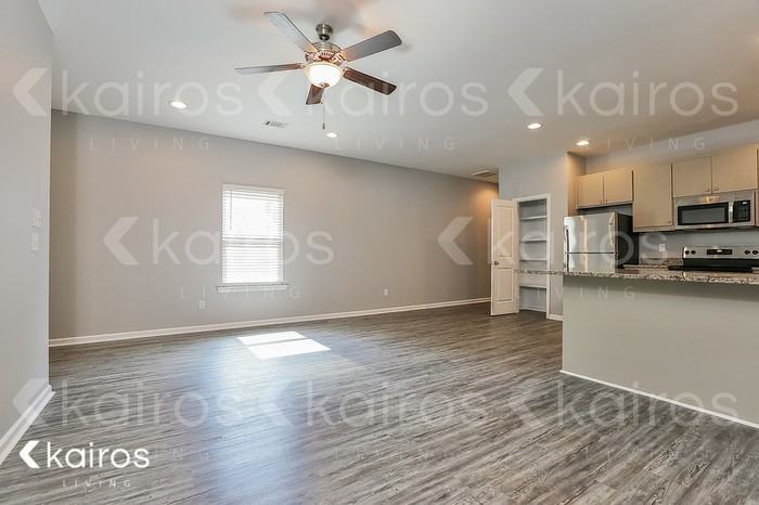 1918 Perry St #A - Photo 4 of 18