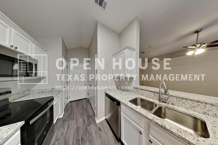 6536 Fitzgerald St - Photo 6 of 20