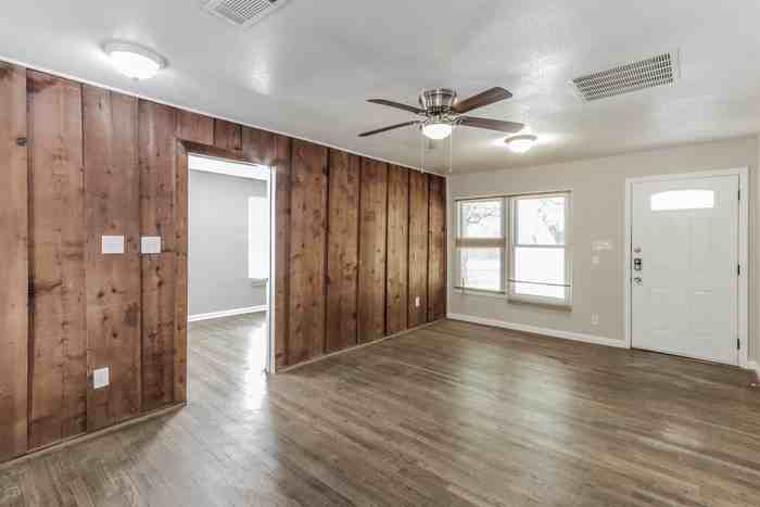 402 Dawson Dr - Photo 3 of 16