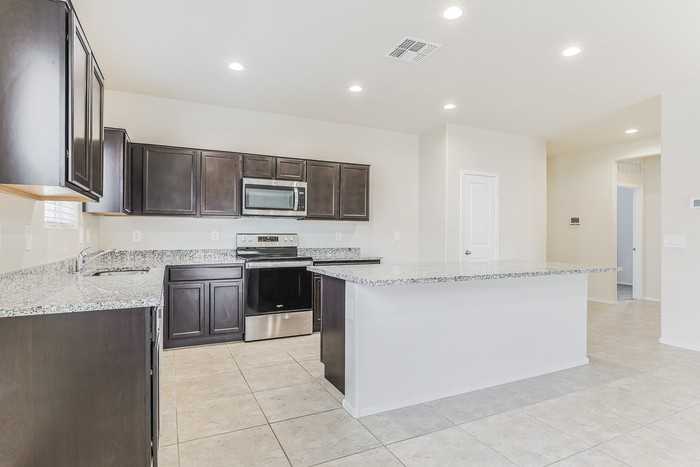 1867 W Broadway Ave - Photo 4 of 15