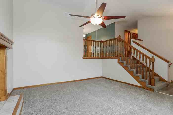 2110 Glenside Rd - Photo 3 of 10