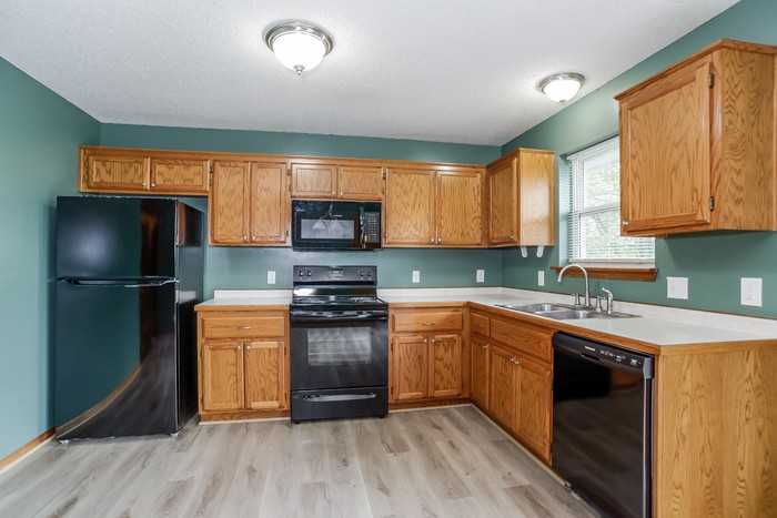 2110 Glenside Rd - Photo 6 of 10