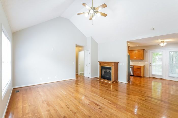 121 Fieldstone Ln - Photo 4 of 11