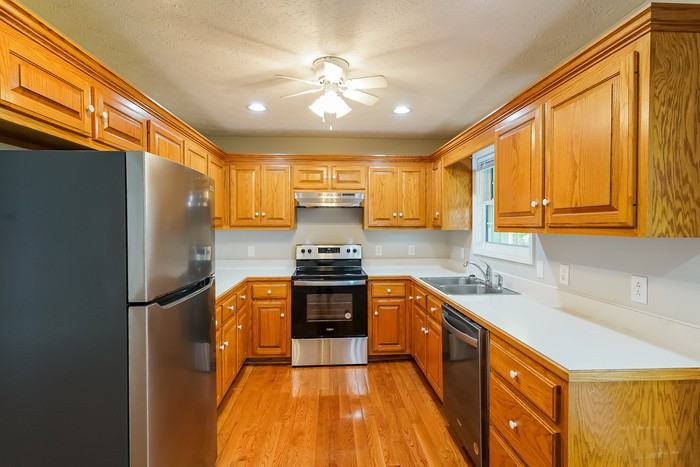 121 Fieldstone Ln - Photo 5 of 11