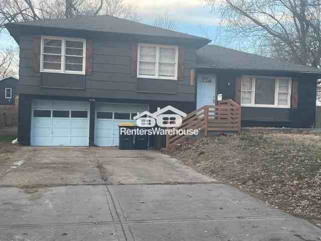 7900 E 93rd Ter - Photo 2 of 10