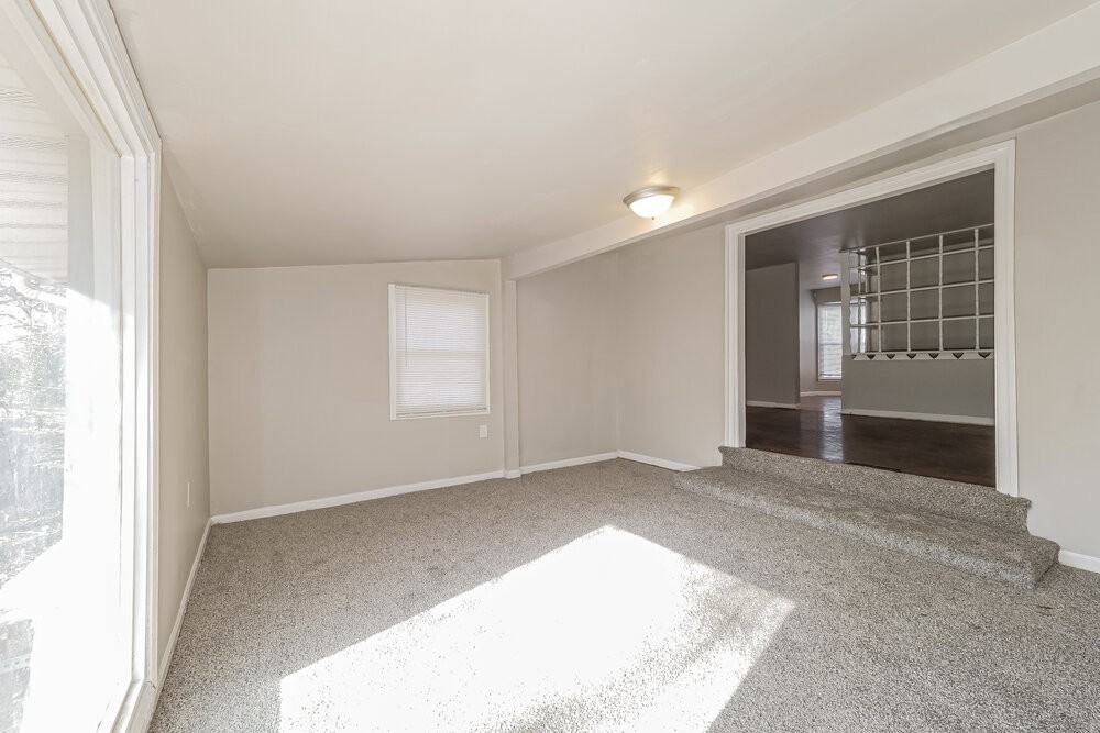 5903 Fairlane Dr - Photo 4 of 16