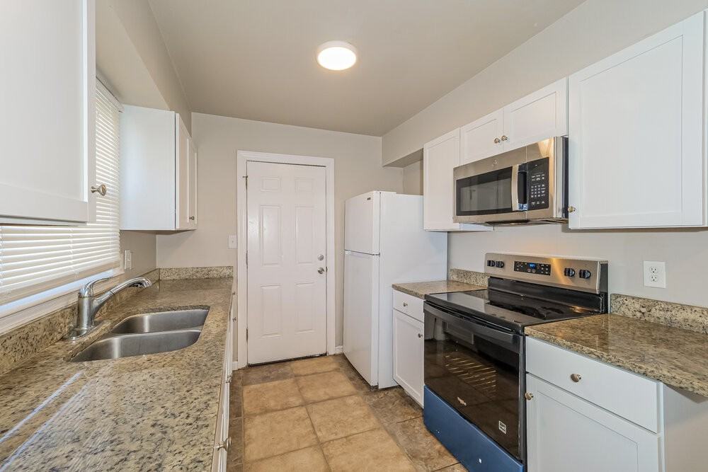 5903 Fairlane Dr - Photo 6 of 16