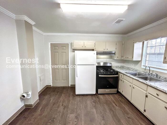 431 Annie St - Photo 4 of 18