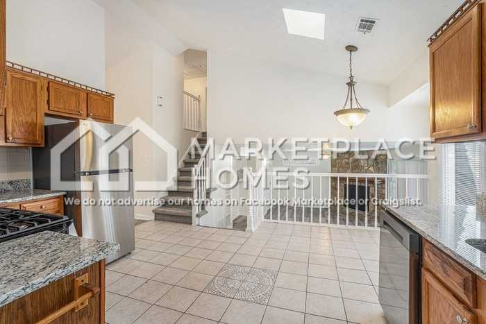 525 Allana Dr - Photo 7 of 24