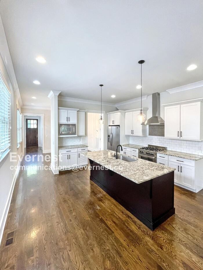 817 Knox Ave #B - Photo 3 of 29