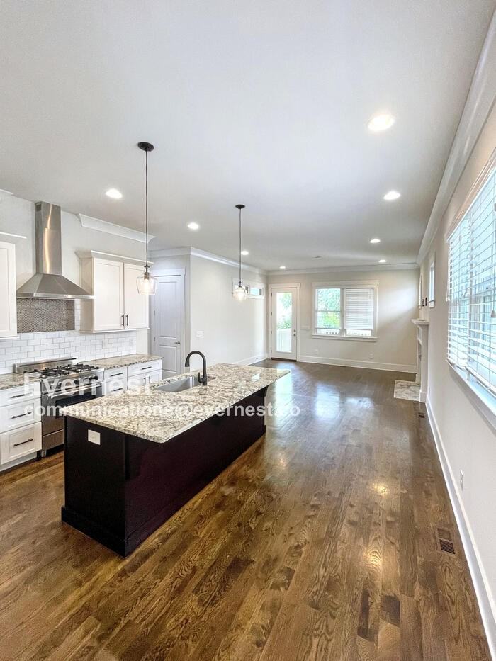 817 Knox Ave #B - Photo 4 of 29