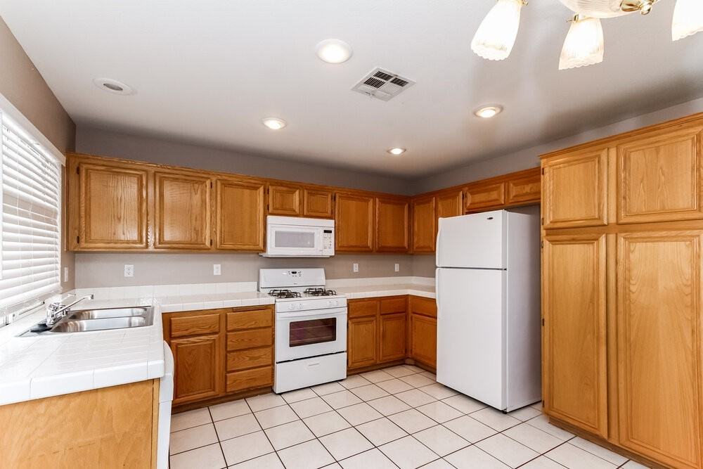 8110 Sundown Vista Ave - Photo 5 of 16