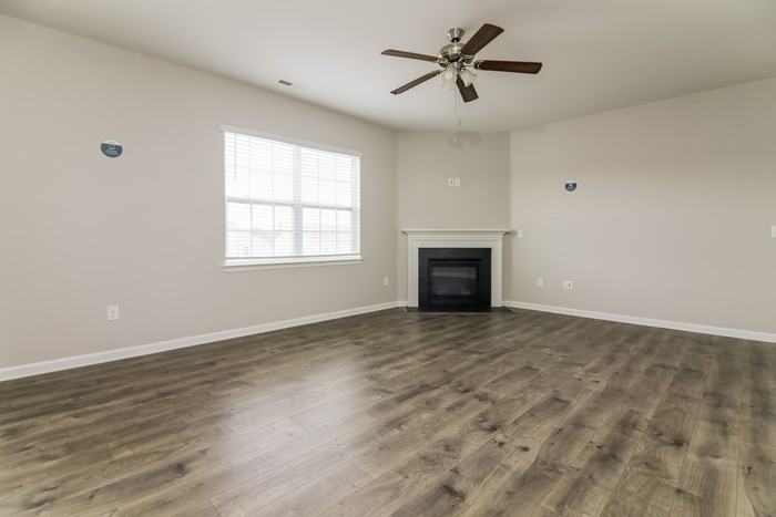 695 River Dell Townes Ave - Photo 4 of 17