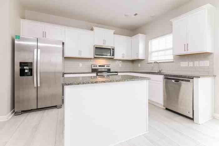 695 River Dell Townes Ave - Photo 5 of 17