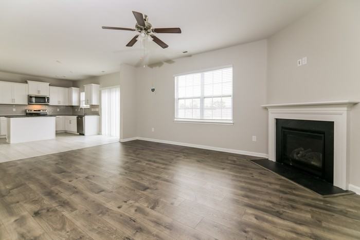 695 River Dell Townes Ave - Photo 6 of 17