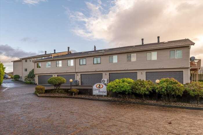 1310 River Rd #9 - Photo 4 of 45