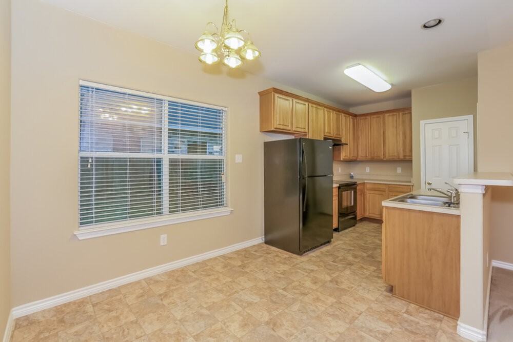 9309 Rhoni Ct - Photo 7 of 13