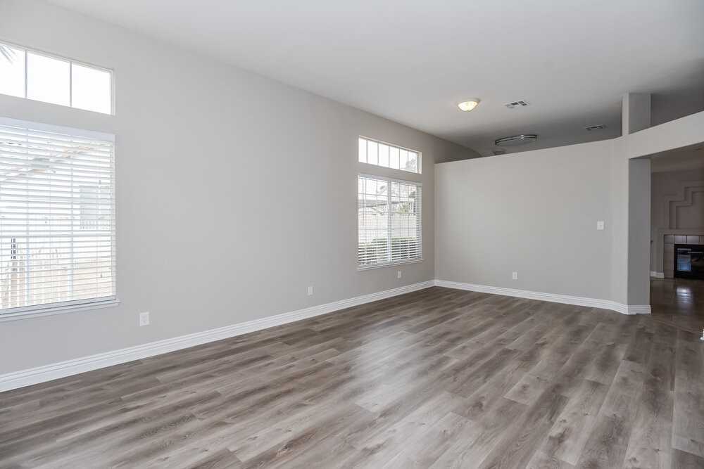 806 Zinnia Cir - Photo 3 of 16