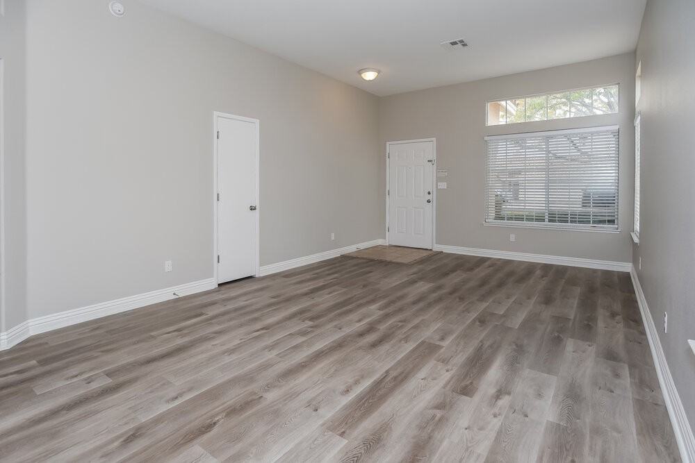 806 Zinnia Cir - Photo 4 of 16