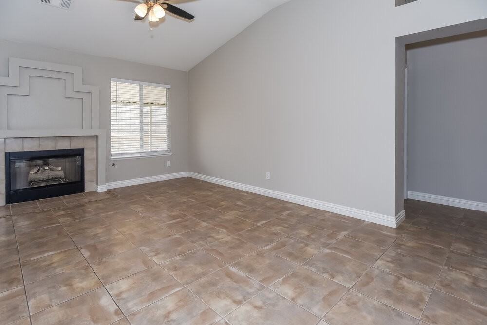 806 Zinnia Cir - Photo 5 of 16