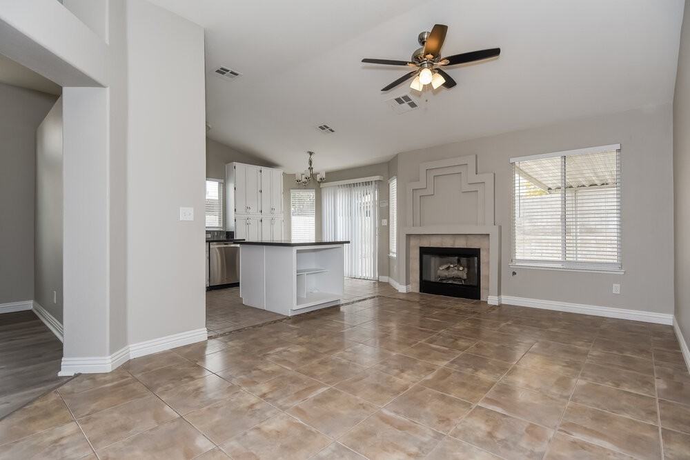 806 Zinnia Cir - Photo 6 of 16