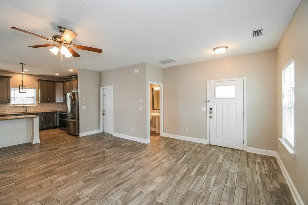 522 Meldrum Ln - Photo 5 of 17