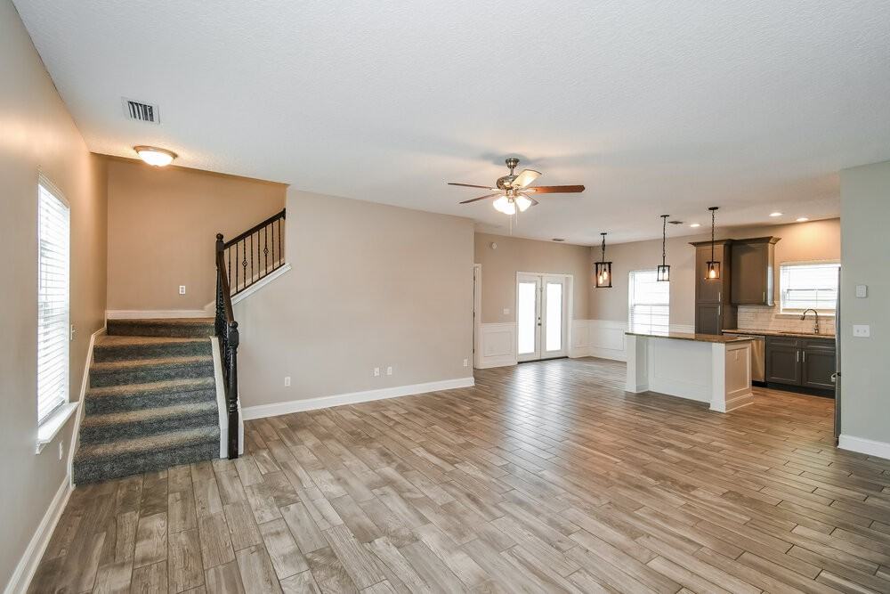 522 Meldrum Ln - Photo 6 of 17