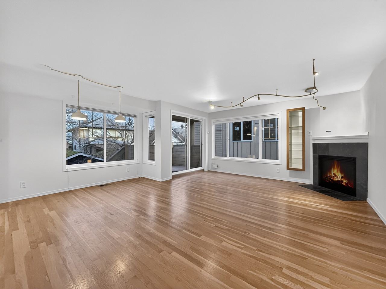 4418 Corliss Ave N #D - Photo 5 of 25