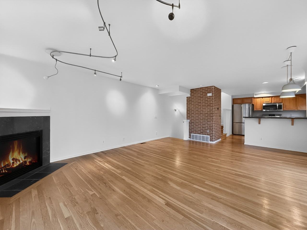 4418 Corliss Ave N #D - Photo 6 of 25