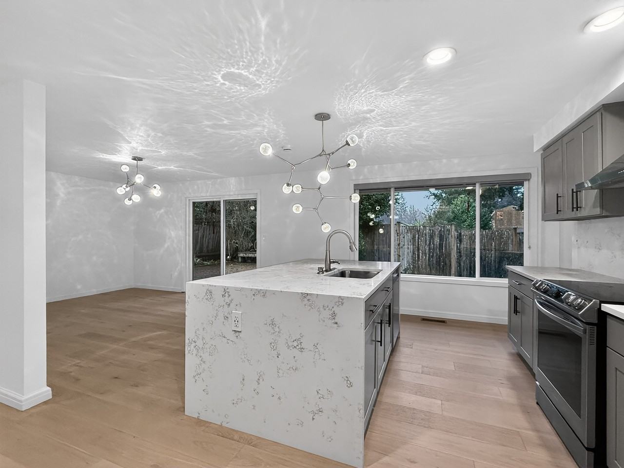 16711 Ne 18th St #1 - Photo 2 of 33