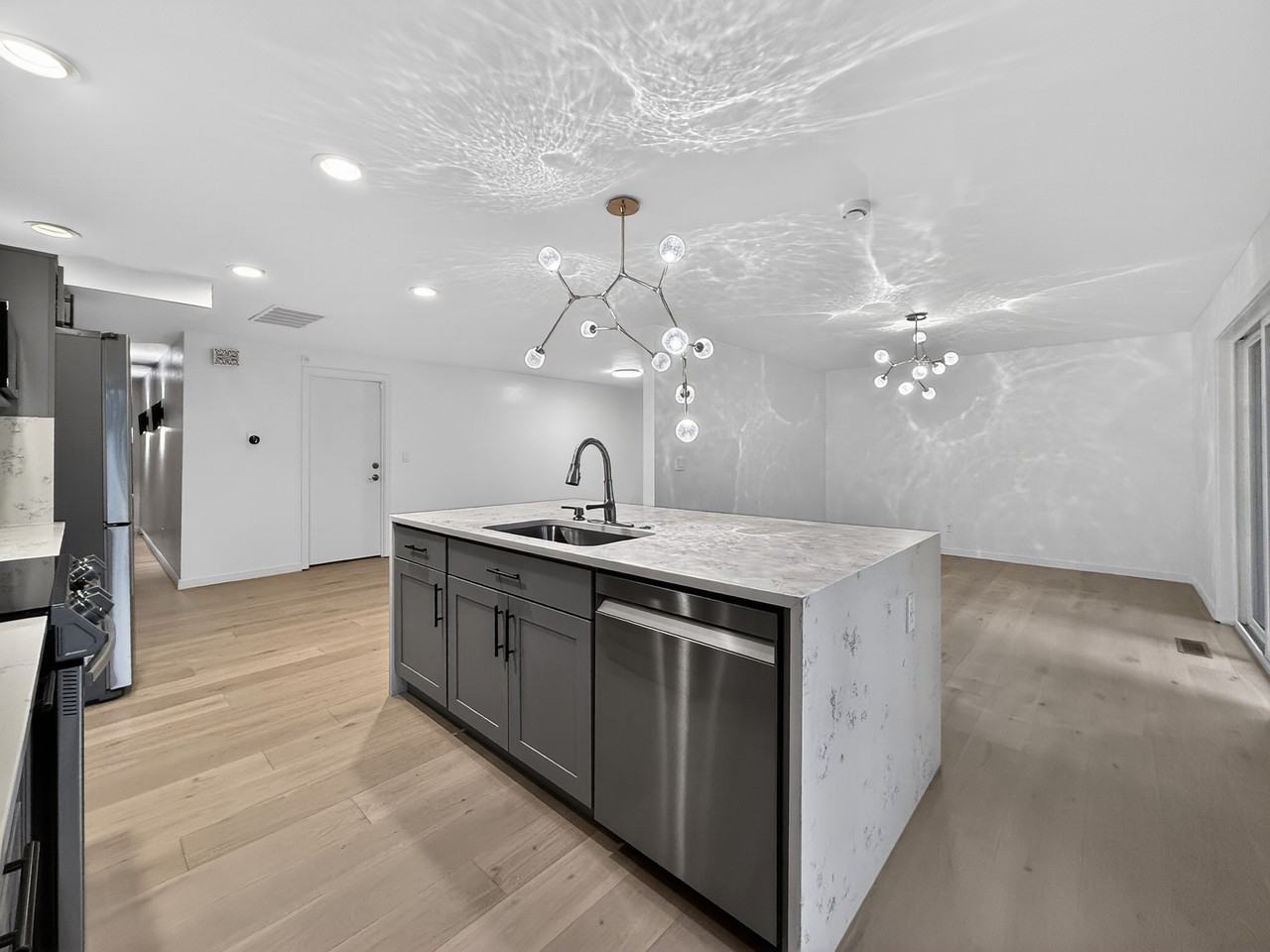 16711 Ne 18th St #1 - Photo 4 of 33