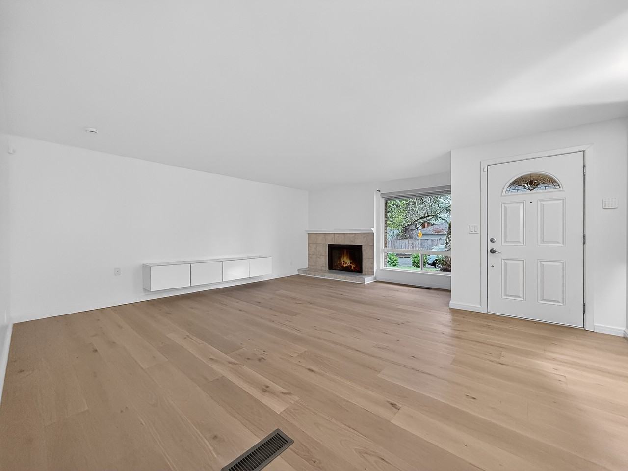 16711 Ne 18th St #1 - Photo 6 of 33