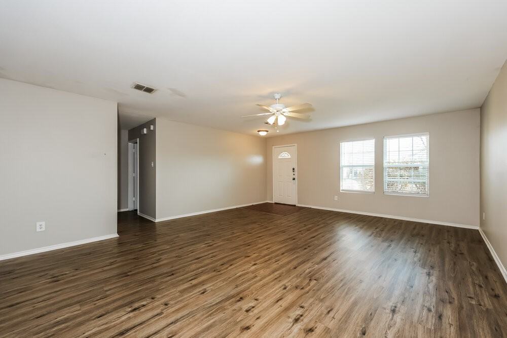 8410 River Bluffs Dr - Photo 3 of 16