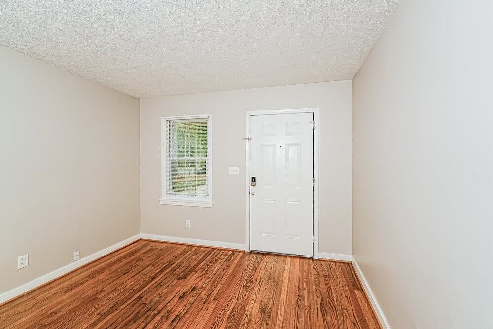 237 Garden Ln - Photo 4 of 16