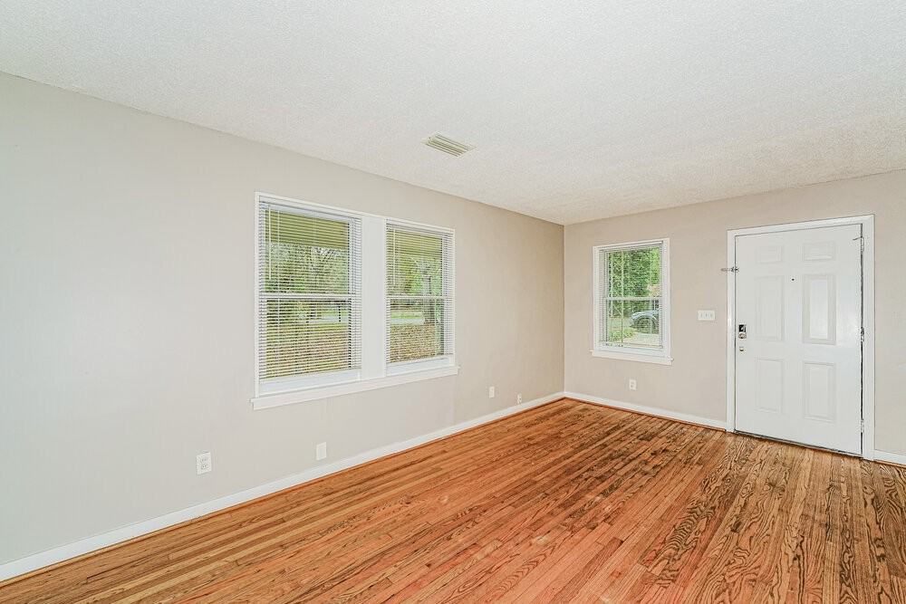 237 Garden Ln - Photo 6 of 16