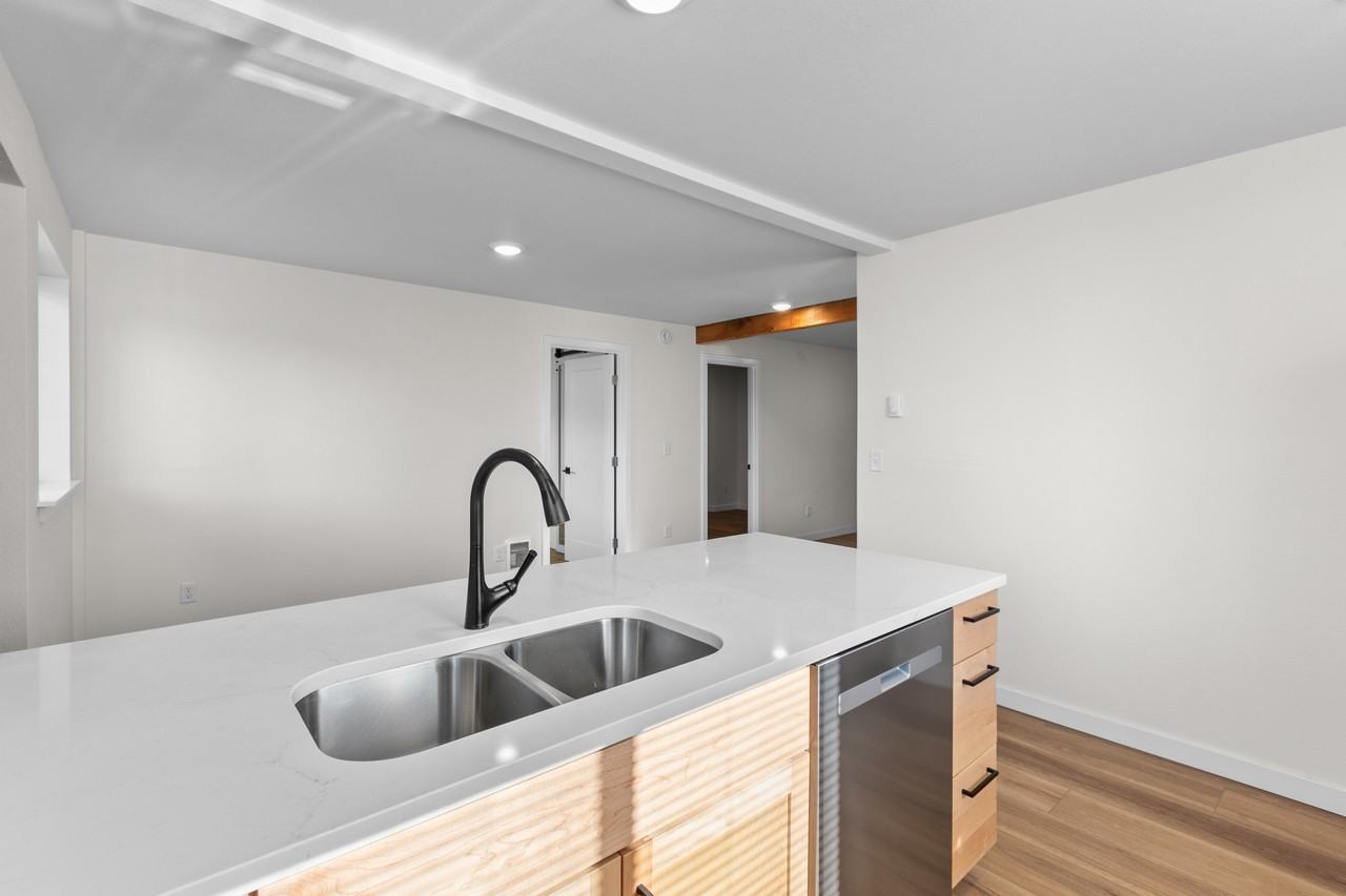 1305 E Maple St - Photo 6 of 20