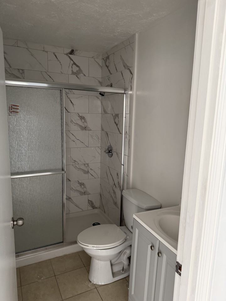 220 Derry Rd #7 - Photo 2 of 8