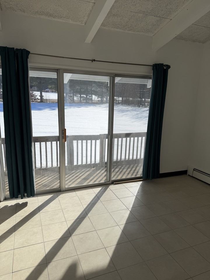 220 Derry Rd #7 - Photo 6 of 8