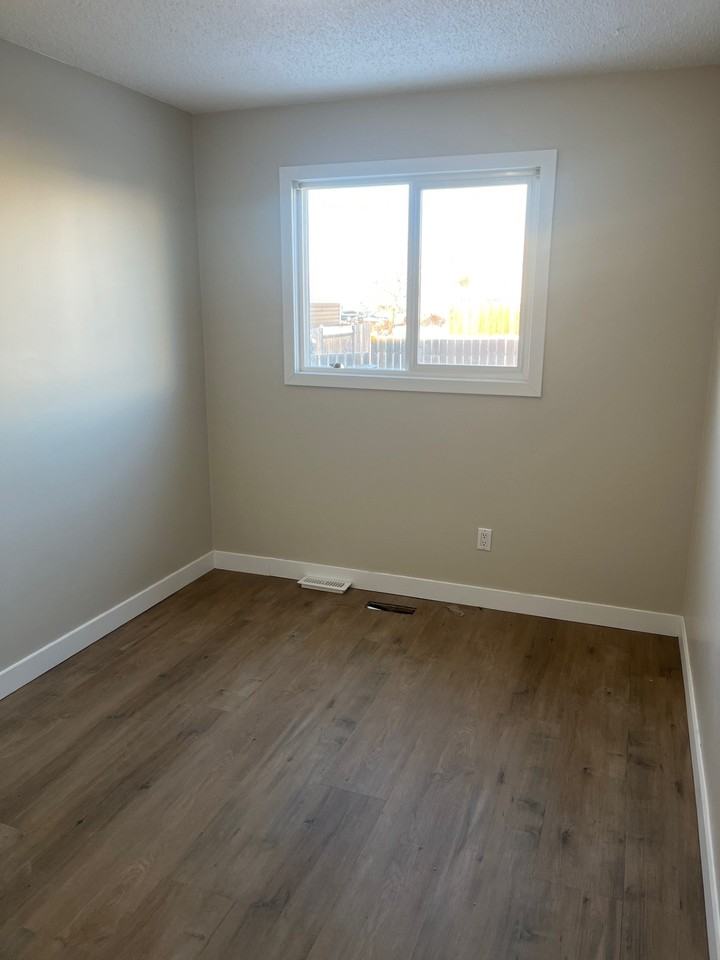 4111 49 Ave #2WEST - Photo 6 of 15