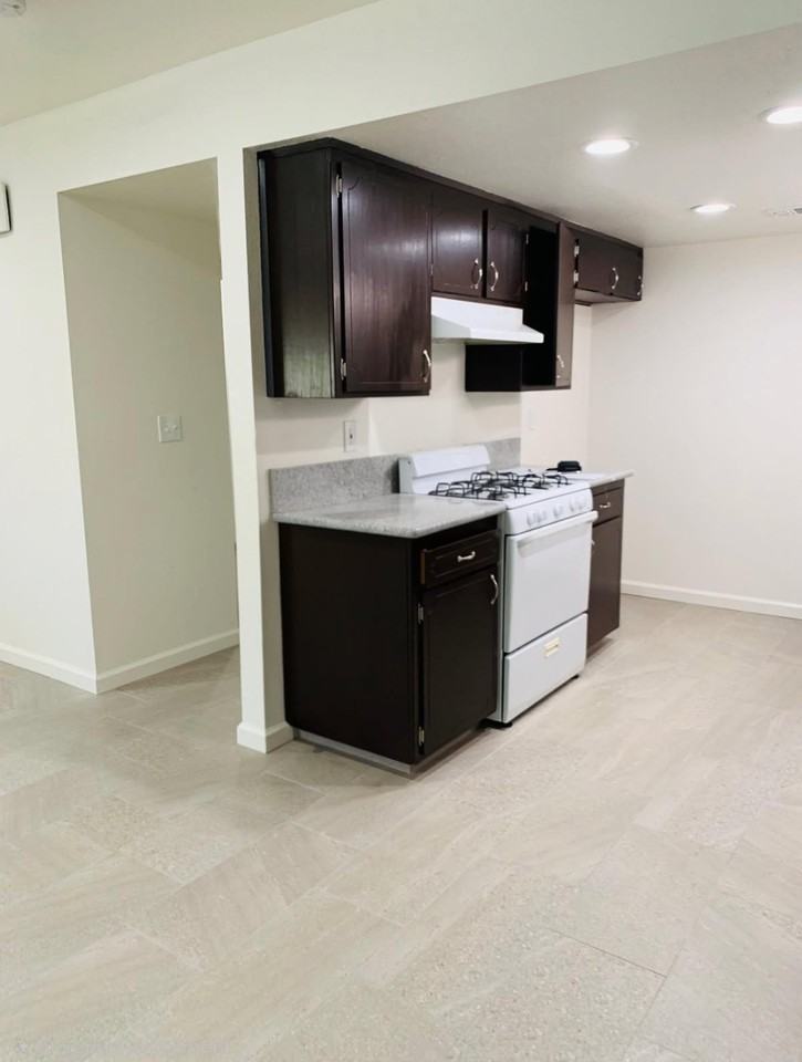 401 W Goshen Ave #B - Photo 5 of 14