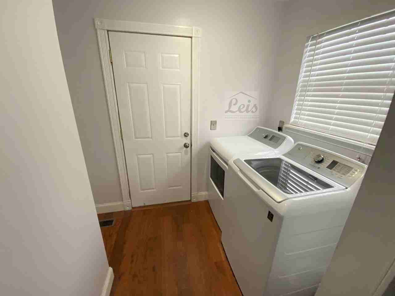 2517 New Castle Dr #1 - Photo 4 of 18