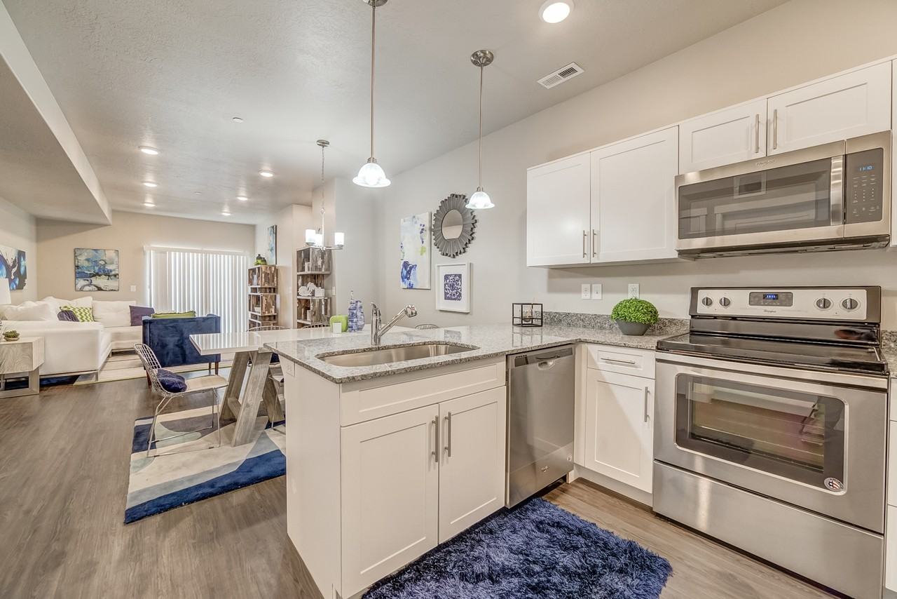 594 E 250 N #203 - Photo 4 of 12