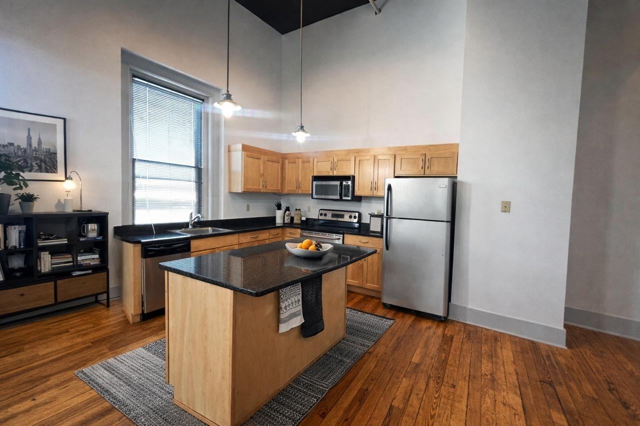 739 W Hamilton St #503 - Photo 3 of 11