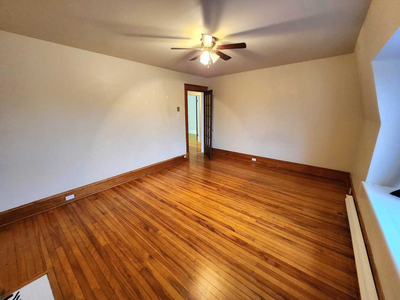 562 Edward Ave #5 - Photo 5 of 25