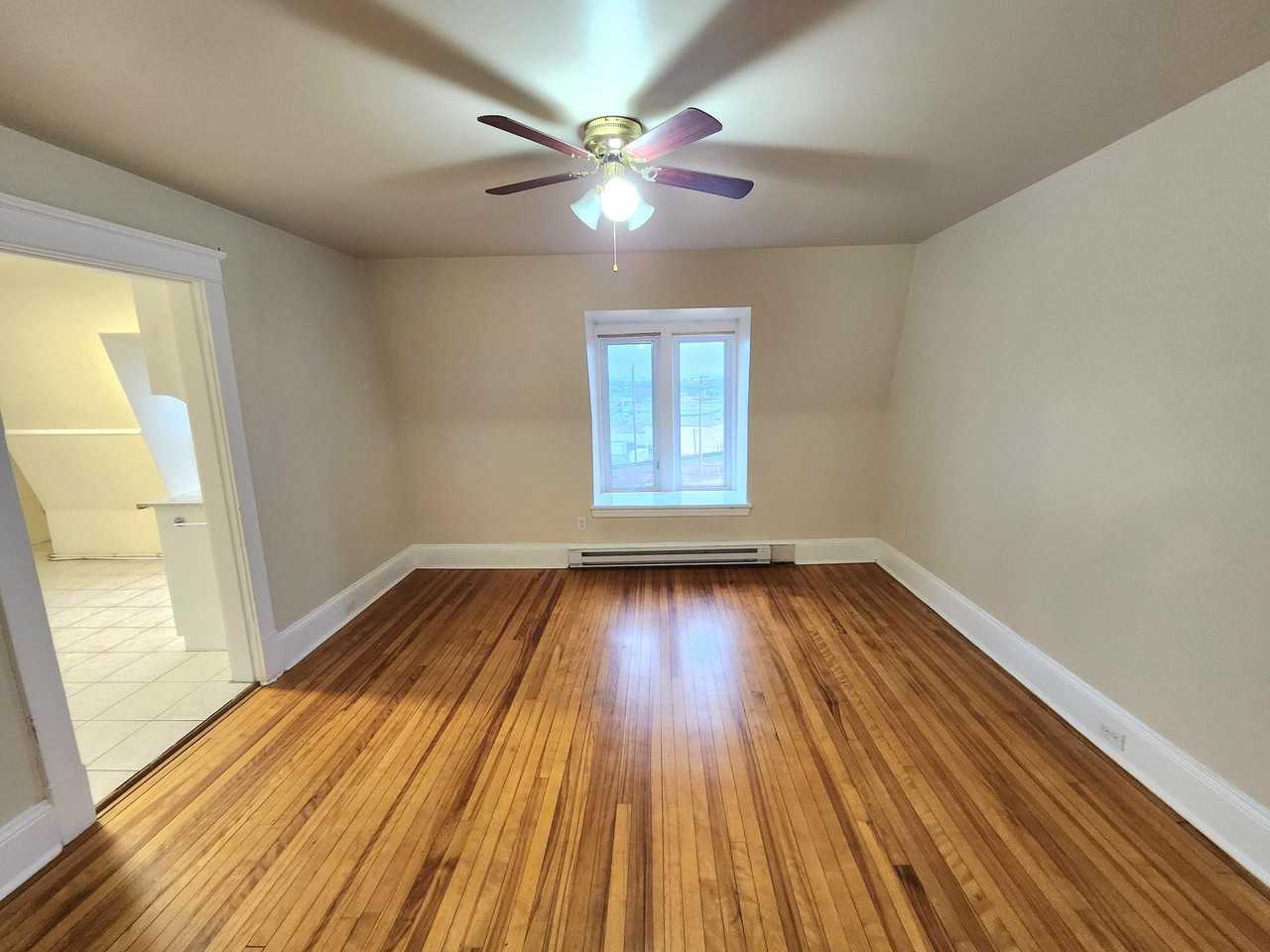 562 Edward Ave #5 - Photo 7 of 25