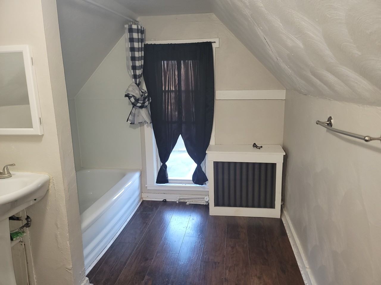 214 Thompson St #3 - Photo 6 of 11