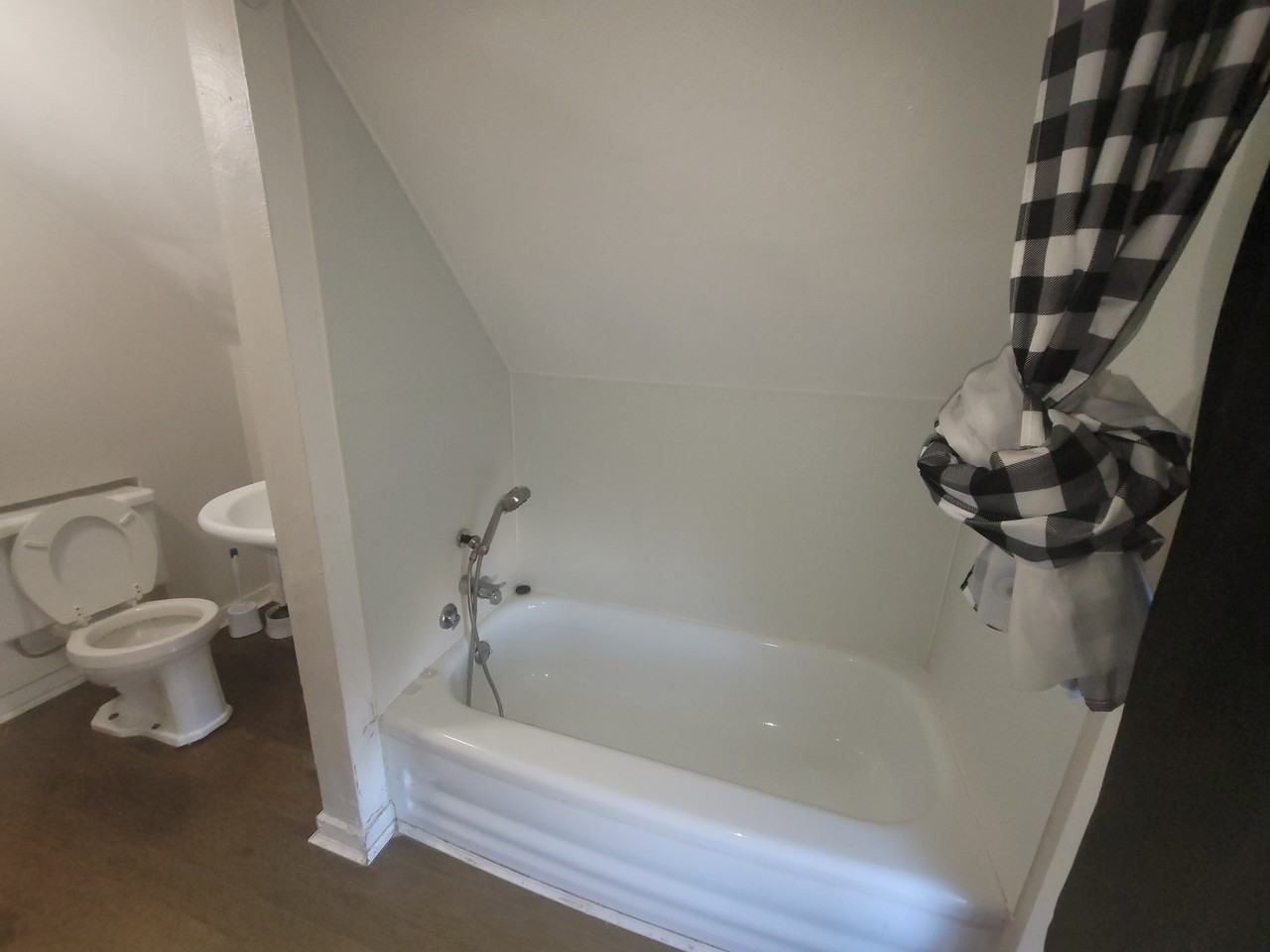 214 Thompson St #3 - Photo 7 of 11